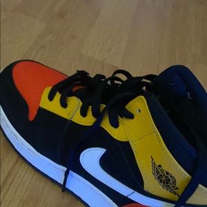 Air Jordan Nike (Chicagos) hightops🧡💛🖤🤍